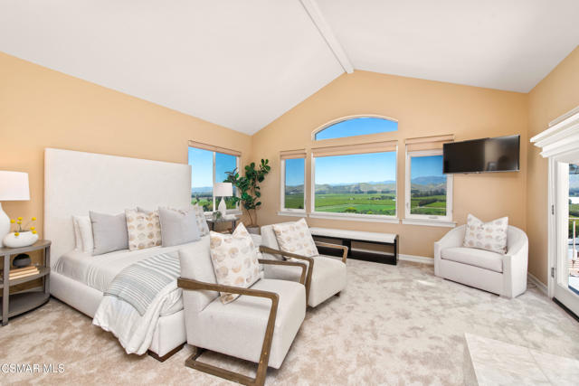 1074 Deseo Avenue, Camarillo CA: https://media.crmls.org/mediaz/fb1c26f3-9379-4ac9-85ce-bb6bf78fb507.jpg