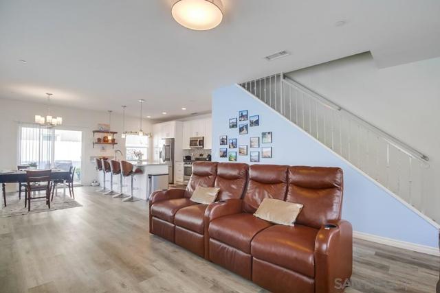 1249 12Th, Imperial Beach CA: https://media.crmls.org/mediaz/fb1c6043-afa8-47f0-bc8b-a2a866beb0c3.jpg