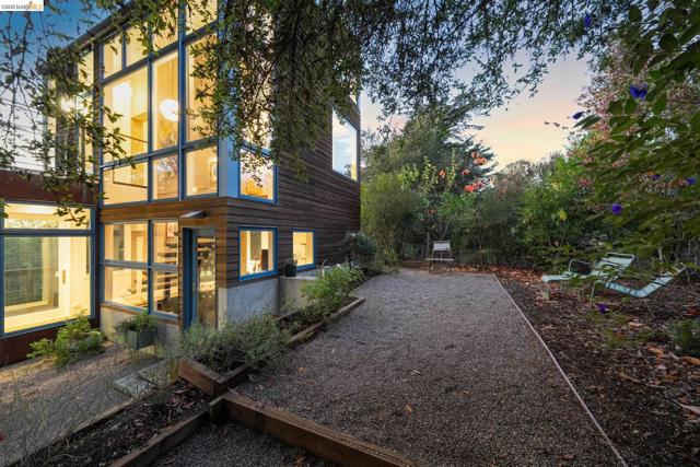 Image 54 of 60 For 8210 Skyline Blvd