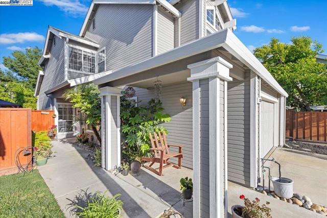 2211 Oakland Ave, Pleasanton CA: https://media.crmls.org/mediaz/fb1c6c3c-8263-46d2-9464-6bc1ee699fe5.jpg