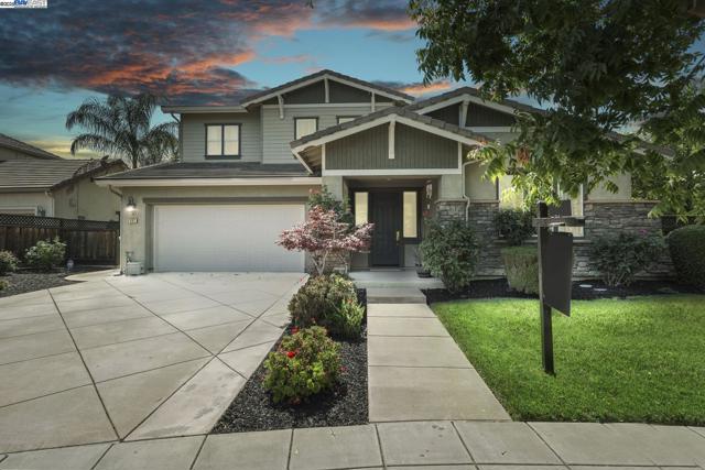 247 N Menlo Park Ct, Mountain House CA: https://media.crmls.org/mediaz/fb1c8807-6389-4af4-8cc9-6c241fe703c0.jpg