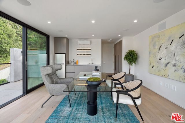3670 Buena Park Drive, Studio City CA: https://media.crmls.org/mediaz/fb1ce199-afd7-41b5-adab-ac4f4d9b5624.jpg