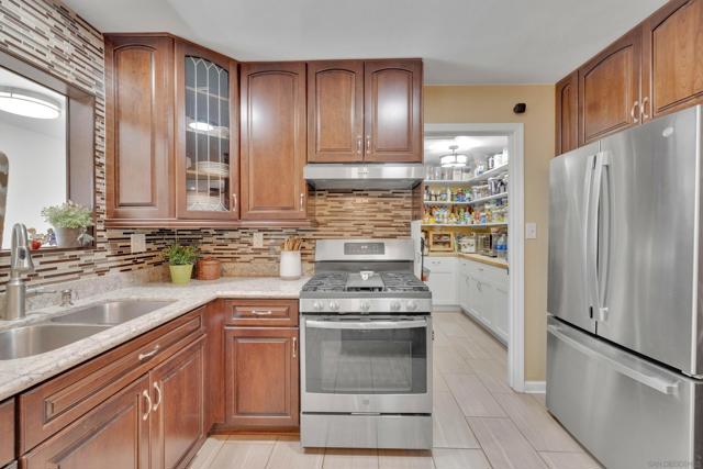 Image 10 of 58 For 44673 Holtville Avenue