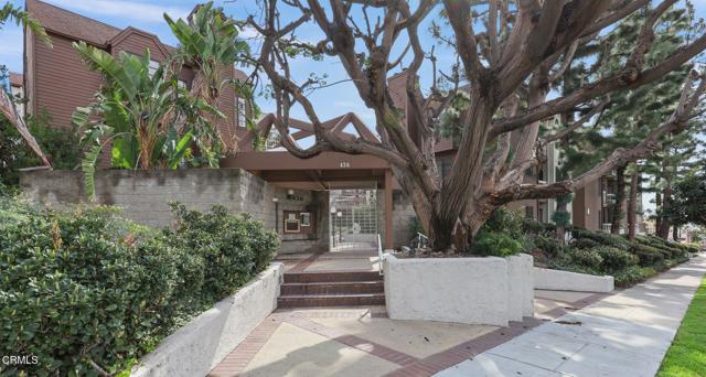 436 E Palm Avenue, Burbank CA: https://media.crmls.org/mediaz/fb1d8520-97d0-43e9-a6e7-83698e3fda3e.jpg