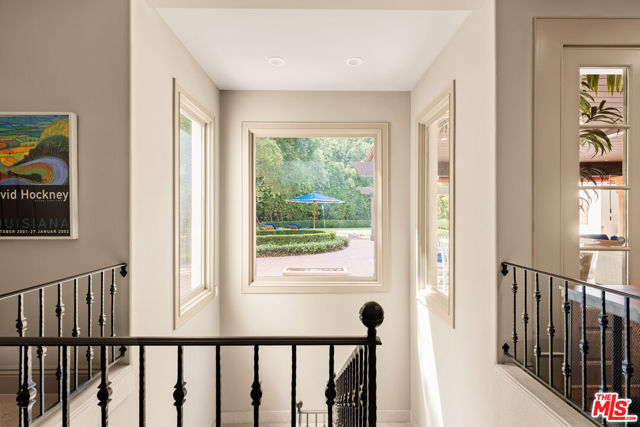 4009 Valley Meadow Road, Encino CA: https://media.crmls.org/mediaz/fb1dd41b-9c83-409d-9f30-4091fea48e2c.jpg