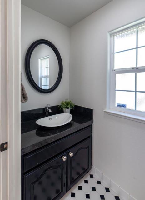 123 Reed Way, Santa Cruz CA: https://media.crmls.org/mediaz/fb1df20d-8067-4e47-9bb8-3961a114dfe4.jpg