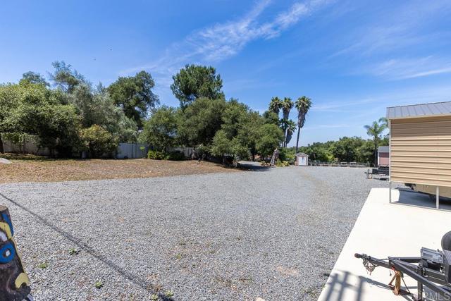 10166 Rancho Roble Rd., Escondido CA: https://media.crmls.org/mediaz/fb1e20f5-c6e6-42c6-9865-92f325b86da5.jpg