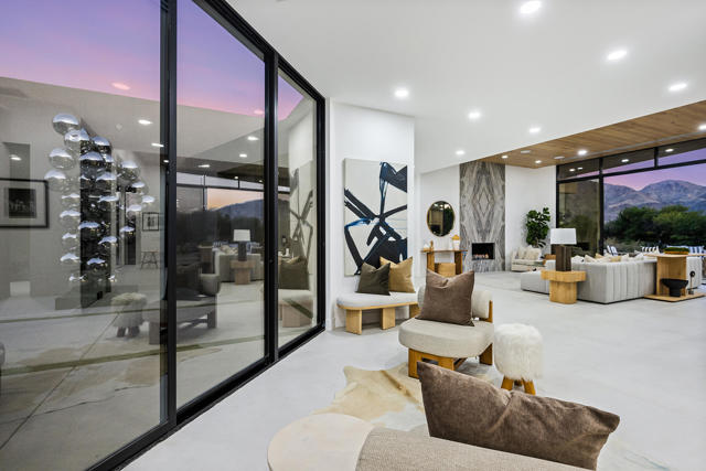 137 Kiva Drive Drive, Palm Desert CA: https://media.crmls.org/mediaz/fb1e4213-66ec-41e1-9162-b80fe0be697f.jpg