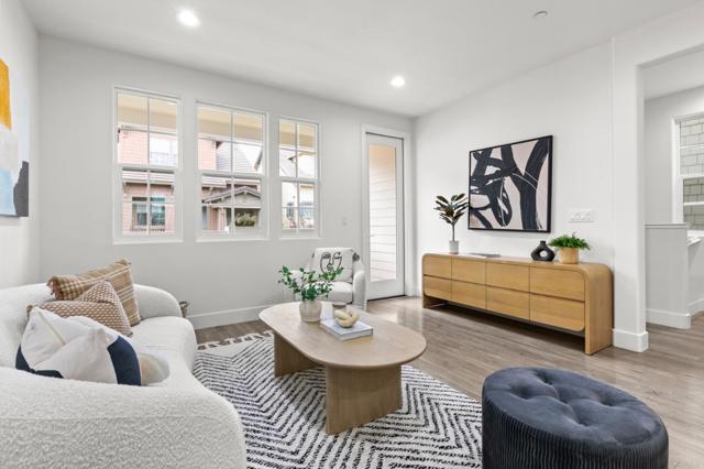 3718 Pyramid Way, Mountain View CA: https://media.crmls.org/mediaz/fb1e8883-8dd6-4664-963b-f70e429fd089.jpg