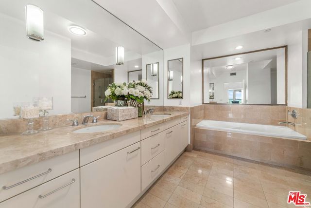 13600 Marina Pointe Drive, Marina del Rey CA: https://media.crmls.org/mediaz/fb1ec4c7-1210-4568-8b37-4488a112003e.jpg