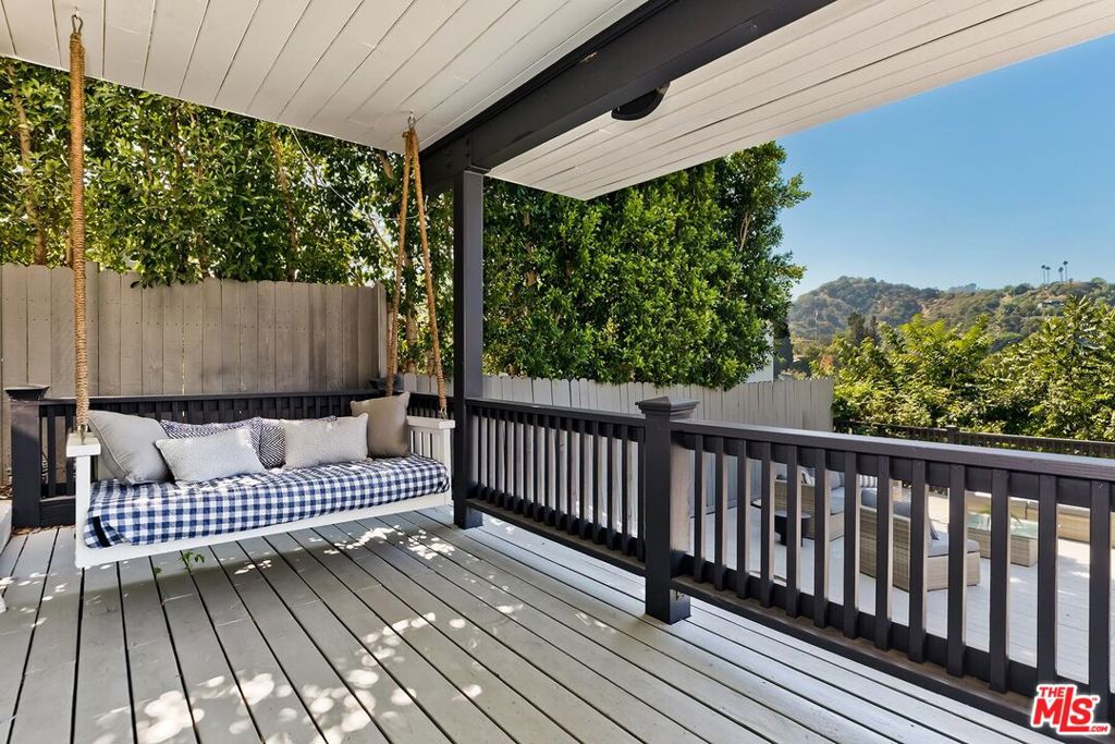 3983 Sunswept DriveStudio City img 2