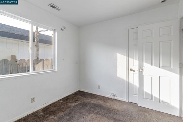 813 Grant St, Vallejo CA: https://media.crmls.org/mediaz/fb201118-8f90-4cf5-9bcb-260b2e7acdcd.jpg