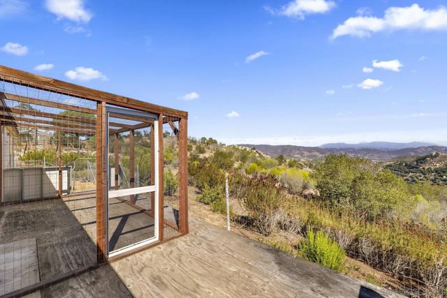 38795 Harris Truck Trail, Fallbrook CA: https://media.crmls.org/mediaz/fb202fb7-aa53-4da5-bef8-9da5e46f2f23.jpg