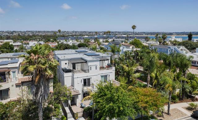 Detail Gallery Image 1 of 39 For 4057 Lamont St, San Diego,  CA 92109 - 3 Beds | 2/1 Baths