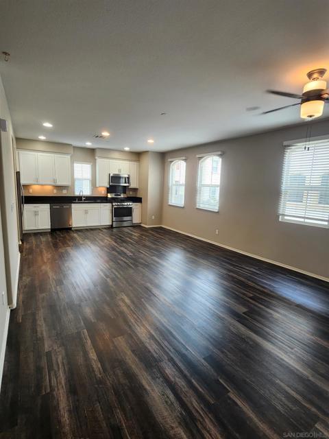 5059 Juneberry Ct, San Diego CA: https://media.crmls.org/mediaz/fb20d9bb-d7f7-45ae-ade6-5c009b89e602.jpg