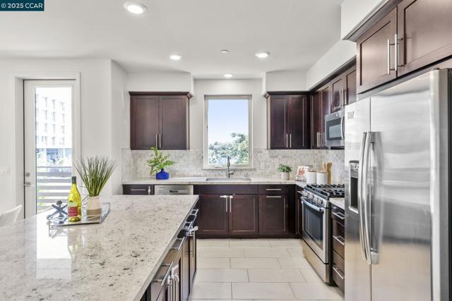 320 Riesling Ave, Milpitas CA: https://media.crmls.org/mediaz/fb20e4b3-41ab-4c83-b43d-07021379cd1f.jpg