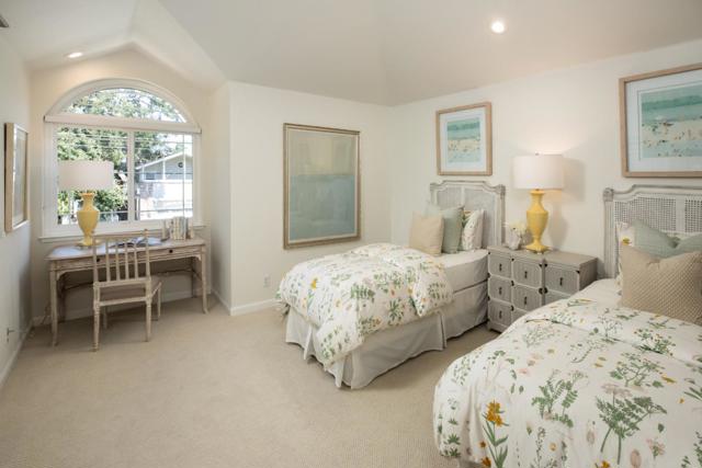 560 9th Avenue, Menlo Park CA: https://media.crmls.org/mediaz/fb20e7cb-e65e-497a-86a3-9034c3b37afe.jpg