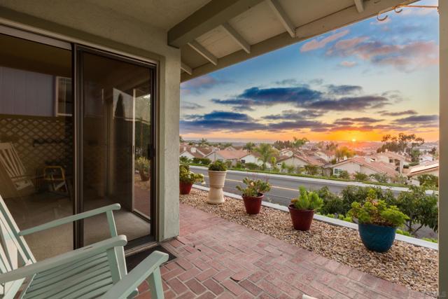 628 Via Santa Paulo, Vista CA: https://media.crmls.org/mediaz/fb214d5a-d64e-43d3-92b8-ff548eaa8451.jpg