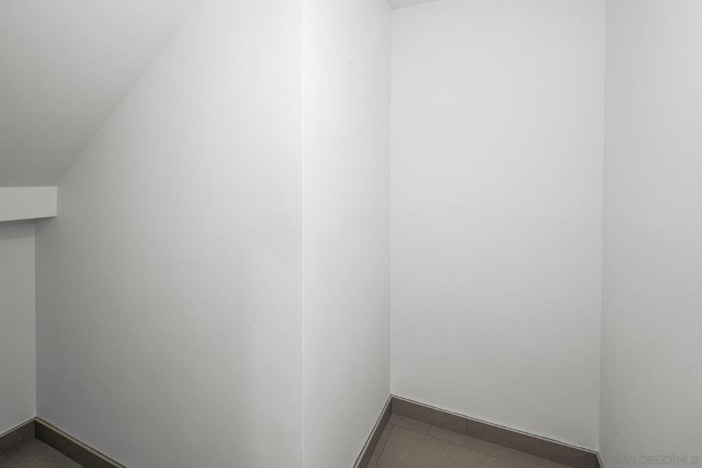 https://media.crmls.org/mediaz/fb217125-80b0-4e90-832b-d9361a4e36ae.jpg?preset=X-Large