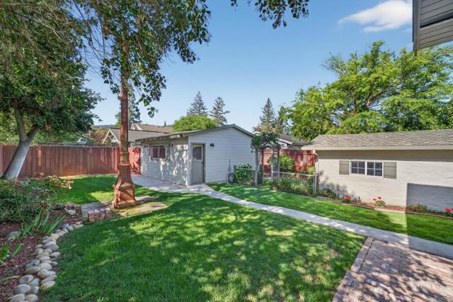 136 Loma Alta Avenue, Los Gatos CA: https://media.crmls.org/mediaz/fb218c8b-fc11-4e95-9732-aa02670b99a4.jpg