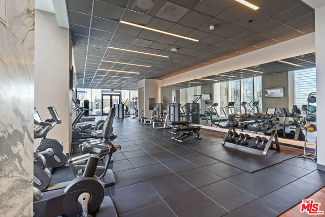 889 Francisco, Los Angeles CA: https://media.crmls.org/mediaz/fb219d8f-609a-4fbf-9d76-0e9d37e48e50.jpg