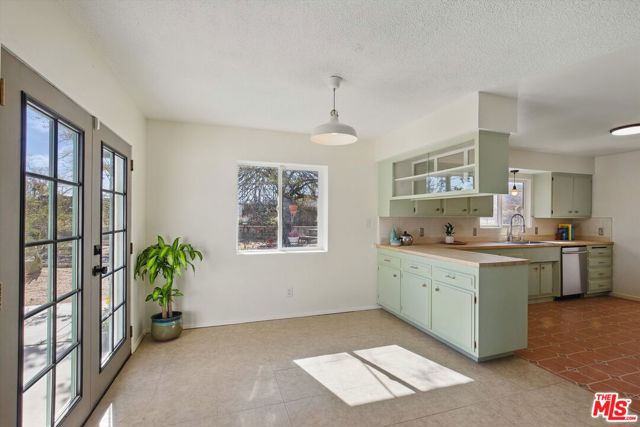6391 Ruth Drive, Yucca Valley CA: https://media.crmls.org/mediaz/fb21a604-a890-4c3f-82d8-083c1e9104f5.jpg