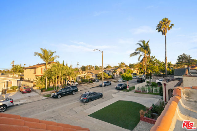 6727 7th Avenue, Los Angeles CA: https://media.crmls.org/mediaz/fb21c000-b771-4d10-b2a5-b1f95459c693.jpg