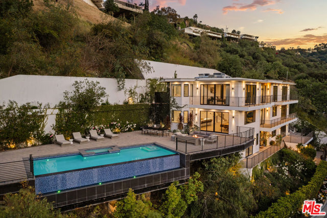 3820 Knobhill Drive, Sherman Oaks CA: https://media.crmls.org/mediaz/fb21d6fb-e1b9-47c4-ab1c-4e8996ea2eb6.jpg