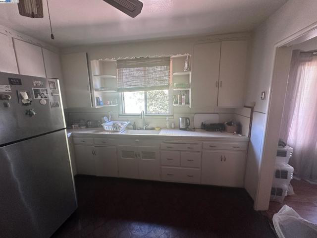 574 Juana Ave, San Leandro CA: https://media.crmls.org/mediaz/fb21d716-a4fb-4de0-94be-1e9ffe4e2d16.jpg