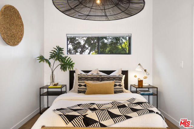 3744 Redwood Avenue, Los Angeles CA: https://media.crmls.org/mediaz/fb21f4ed-0d03-48fc-97c2-9b14addc2605.jpg