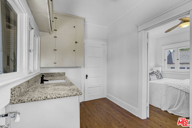 991 Palm Terrace, Pasadena CA: https://media.crmls.org/mediaz/fb2280c0-e765-4449-bf64-bd40cc24e0a9.jpg
