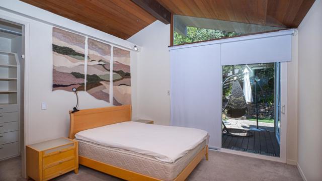 15 Kiowa Court, Portola Valley CA: https://media.crmls.org/mediaz/fb22cff0-4add-4a5e-a3cc-5285cd3cb729.jpg