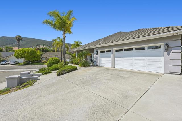 1176 LA SOMBRA Drive, San Marcos CA: https://media.crmls.org/mediaz/fb22eba5-60ff-4a15-80c0-51d46f23e812.jpg