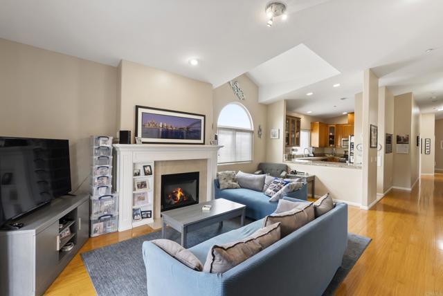 Detail Gallery Image 17 of 73 For 535 F Ave #4,  Coronado,  CA 92118 - 3 Beds | 2 Baths