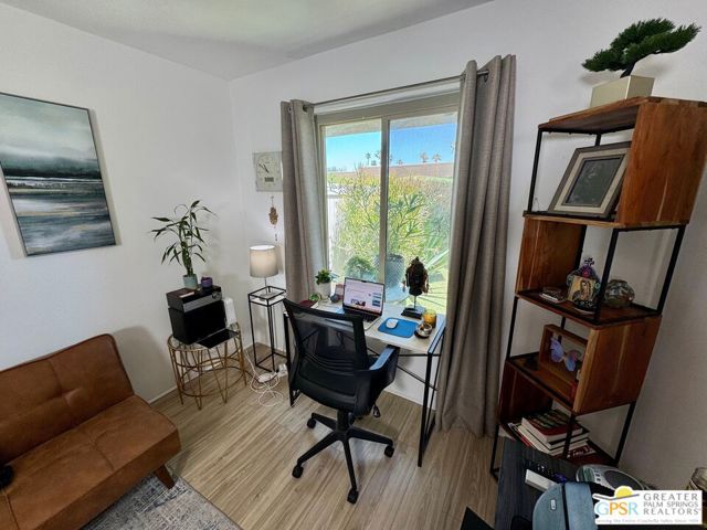 1533 N Sunflower Court, Palm Springs CA: https://media.crmls.org/mediaz/fb233422-dced-4698-b431-c5eb2a67925f.jpg