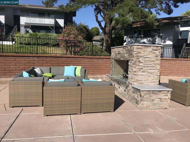 205 Masters Ct, Walnut Creek CA: https://media.crmls.org/mediaz/fb2337d9-5b95-425c-9653-98c7000cfed8.jpg