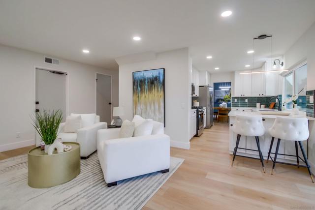 13856 Paseo Cardiel, San Diego CA: https://media.crmls.org/mediaz/fb235dd7-380c-4162-ac0e-83b92156d92d.jpg