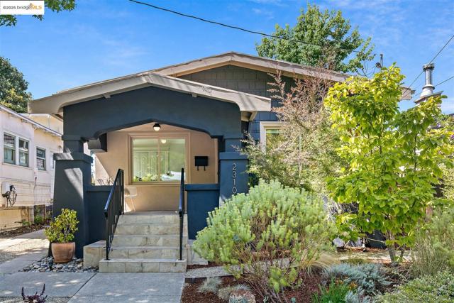 2310 Spaulding Ave, Berkeley CA: https://media.crmls.org/mediaz/fb236211-f9ef-4fbf-a2bd-99e6d0a9139c.jpg