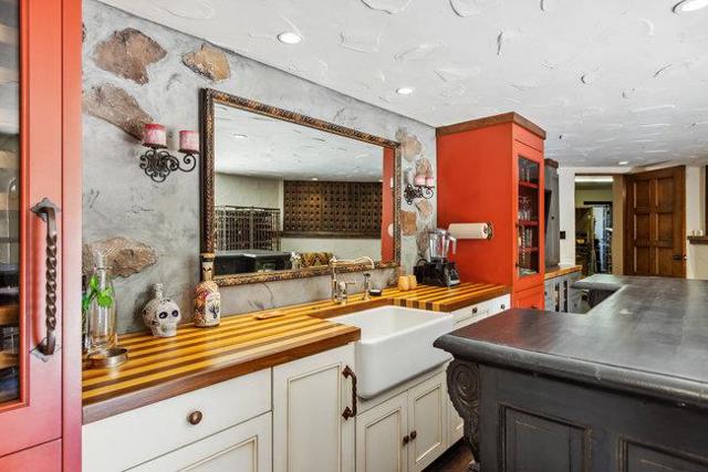 2307 Easton Drive, Burlingame CA: https://media.crmls.org/mediaz/fb23649f-b7cd-4b8b-b3ad-52545aa8c1ea.jpg