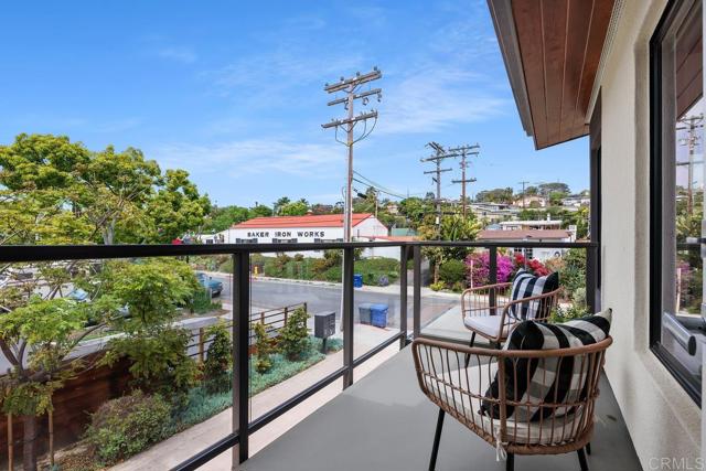 731 Valley Avenue, Solana Beach CA: https://media.crmls.org/mediaz/fb23681b-4b4b-470e-a43e-f8f14a2f496f.jpg