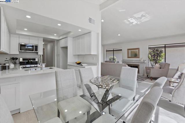 32948 Soquel St, Union City CA: https://media.crmls.org/mediaz/fb242ebb-b6a8-4d01-a27c-b08e89e32787.jpg