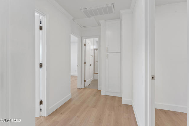 9800 Geyser Avenue, Northridge CA: https://media.crmls.org/mediaz/fb244be7-c87d-4bd5-b8d8-c71869bd9cef.jpg