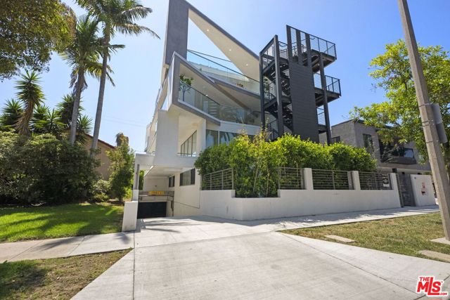 621 N Kings Road, West Hollywood CA: https://media.crmls.org/mediaz/fb246e08-4d17-4d3f-ad79-1b6f87be53b5.jpg