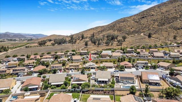33129 Big Range Dr, Winchester CA: https://media.crmls.org/mediaz/fb251ae7-54bf-4ceb-a7c5-03eb76a494ef.jpg