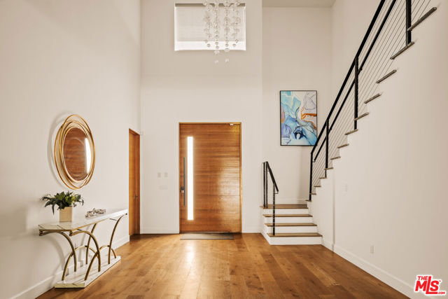 5062 Woodley Avenue, Encino CA: https://media.crmls.org/mediaz/fb251ff4-f3d9-4bb8-8a40-c36619705b97.jpg