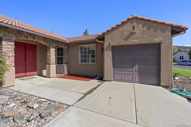 23527 Green Glen Road, Ramona CA: https://media.crmls.org/mediaz/fb255b12-8d6f-4935-bc36-046f742b4e5c.jpg