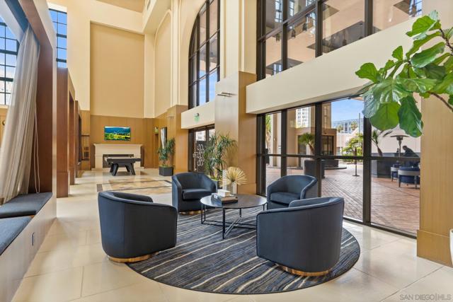 700 W E St, San Diego CA: https://media.crmls.org/mediaz/fb26a42c-a475-4770-9c4a-e009430780db.jpg