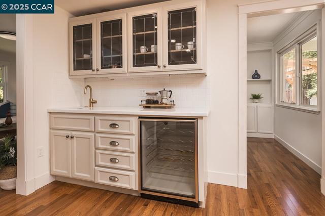 881 Autumn Dr, Walnut Creek CA: https://media.crmls.org/mediaz/fb26b1ba-0080-470a-80eb-e2f2bd39daff.jpg