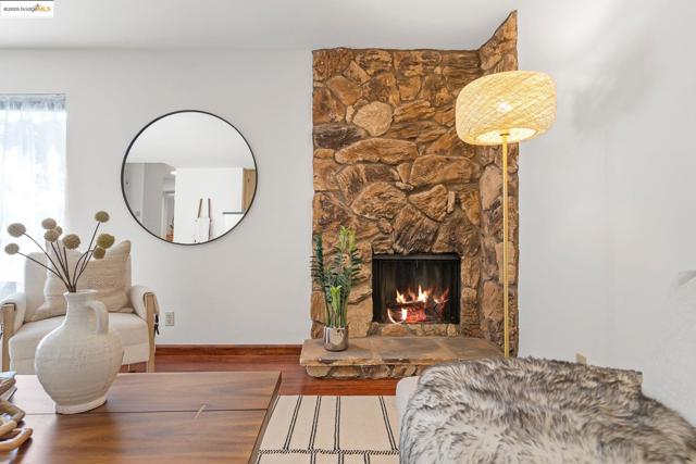 3501 35Th Ave, Oakland CA: https://media.crmls.org/mediaz/fb273304-ca23-4414-9fd7-cd57fcb73ac9.jpg