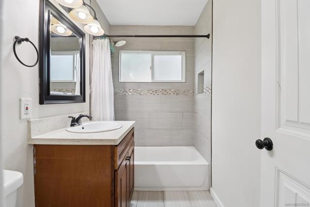 7282 University Ave, La Mesa CA: https://media.crmls.org/mediaz/fb273488-4fe1-4d81-94ab-d0e0abff879a.jpg